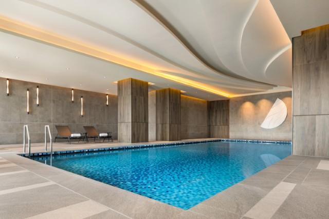 【絶景ホカンス】憧れホテルが隠れたビュースポットに！？非日常な特等席で春景色に出会う