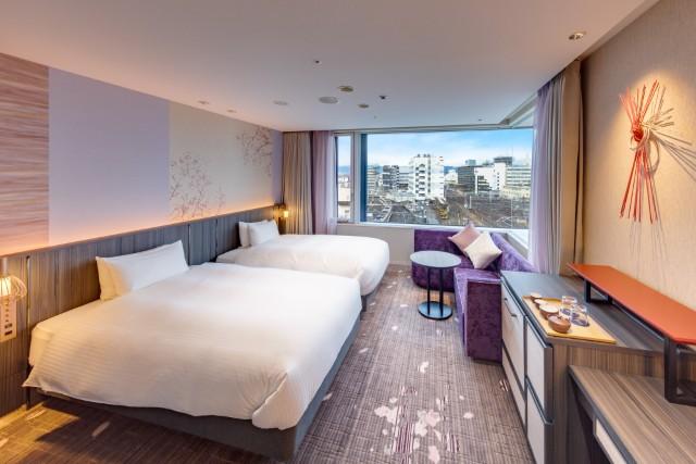 【絶景ホカンス】憧れホテルが隠れたビュースポットに！？非日常な特等席で春景色に出会う