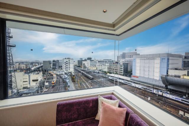 【絶景ホカンス】憧れホテルが隠れたビュースポットに！？非日常な特等席で春景色に出会う