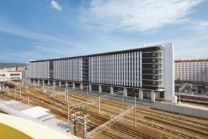 【絶景ホカンス】憧れホテルが隠れたビュースポットに！？非日常な特等席で春景色に出会う