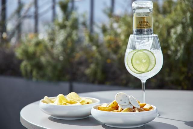 【絶景ホカンス】憧れホテルが隠れたビュースポットに！？非日常な特等席で春景色に出会う