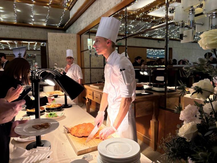 イクラかけ放題＆朝からお酒!? 旅のプロが絶賛する「最強の朝食ホテル」とは？【推し旅白書 2026】