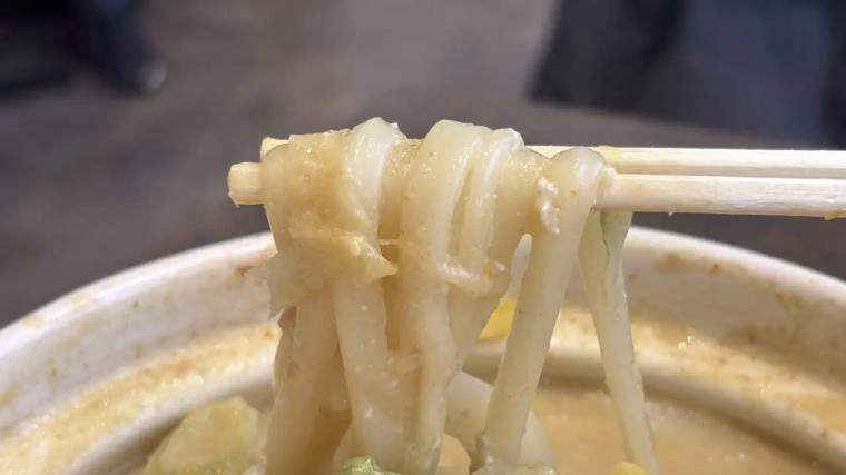 行列ができる富山名物もつ煮込みうどん【糸庄】ファボーレ店だけで食べられる新メニュー：グリーンカレー