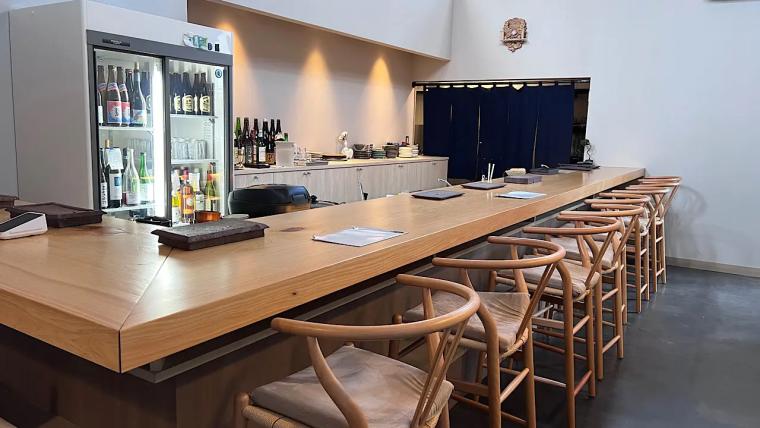 築100年のレトロ建築で、揚げたてを 1 品ずつ。南砺・井波【かすがい】本格天ぷらランチが1000円台