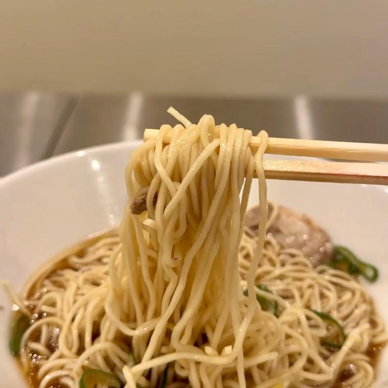 つるコシ麺に感動! 大岩の魂を宿す富山ラーメン新店【自家製麺ふきの葉】