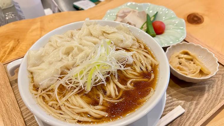 つるコシ麺に感動! 大岩の魂を宿す富山ラーメン新店【自家製麺ふきの葉】