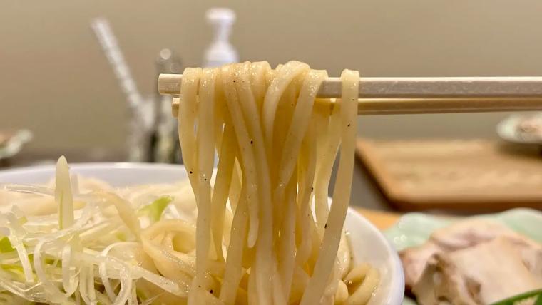 つるコシ麺に感動! 大岩の魂を宿す富山ラーメン新店【自家製麺ふきの葉】