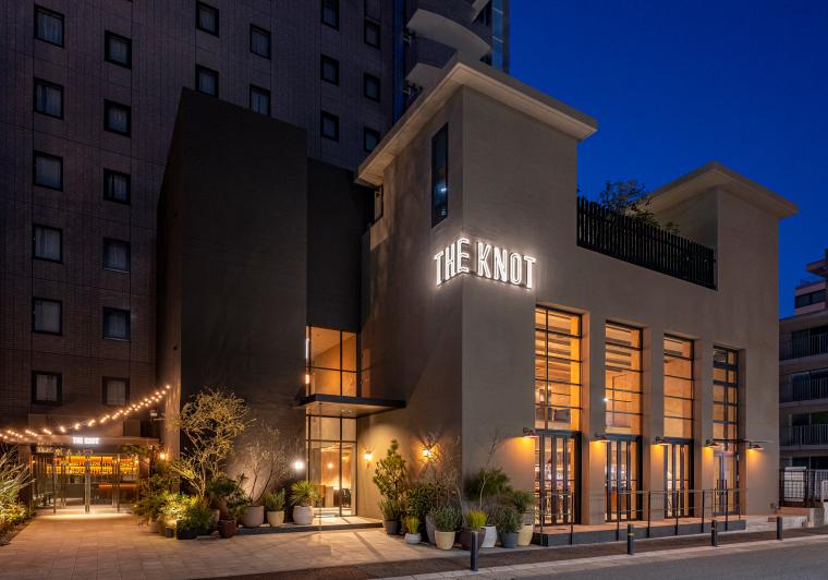 「THE KNOT FUKUOKA Tenjin」外観・夜