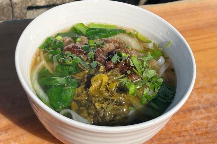 海を望む絶景×沖縄アート！「隠れ家カフェ清ちゃん」