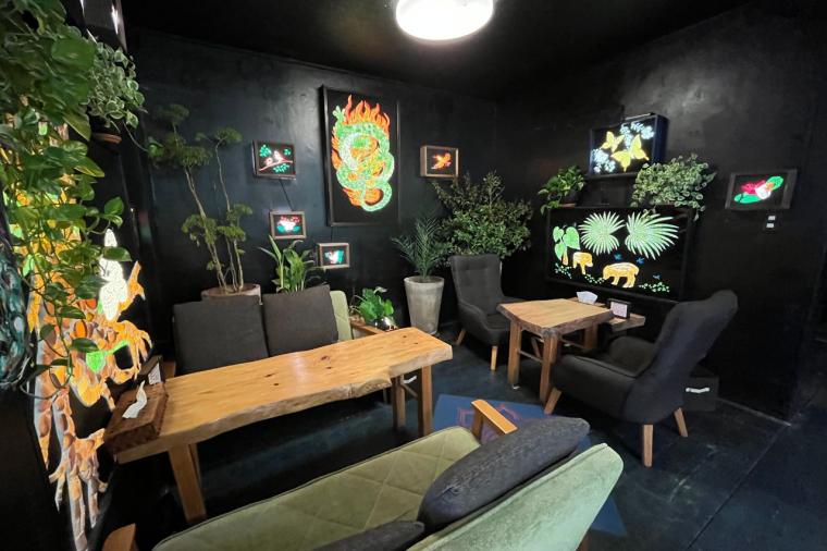 海を望む絶景×沖縄アート！「隠れ家カフェ清ちゃん」