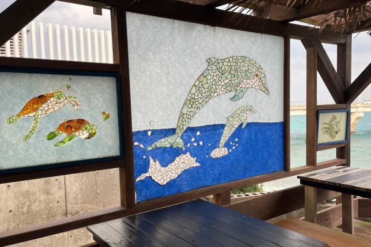海を望む絶景×沖縄アート！「隠れ家カフェ清ちゃん」
