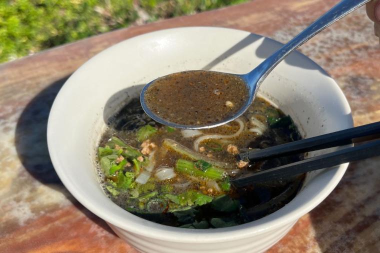 海を望む絶景×沖縄アート！「隠れ家カフェ清ちゃん」