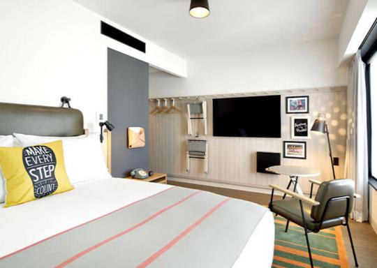 モクシー大阪新梅田（マリオットグループ）