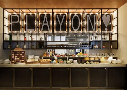 モクシー大阪新梅田（マリオットグループ）