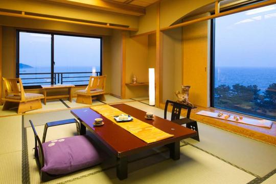 渚のリゾート　竜宮ホテル