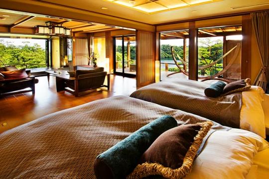 洞窟風呂の宿　百楽荘