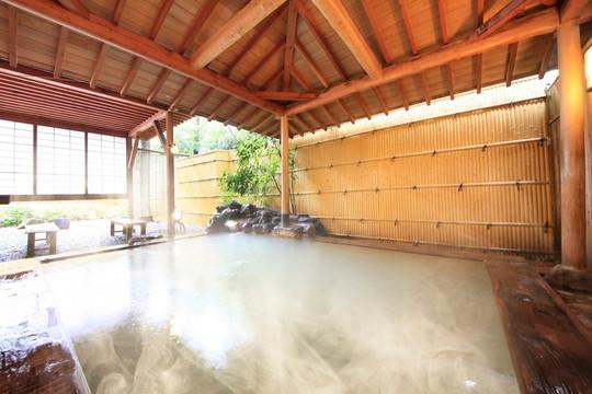 懐石小鉢バイキングと濁り湯で癒しを　リ・カーヴ箱根