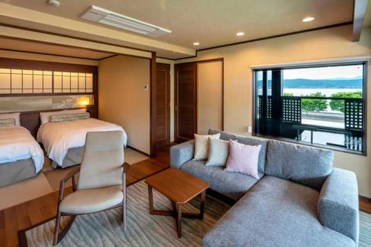 信州・上諏訪温泉　琥珀色の自家源泉を持つ宿【ホテル鷺乃湯】