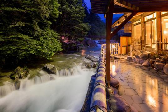 四万温泉　豊島屋