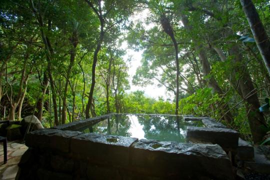 1 万坪の敷地に 15 棟のみ！ 離れの露天風呂付き Villa で 天草の魅力を堪能