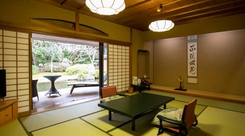 奥湯河原でなごみのひと時を。可憐なおもてなしの温泉宿「海石榴（つばき）」滞在記