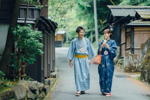 入湯手形を首から下げて、黒川温泉街を散策できます