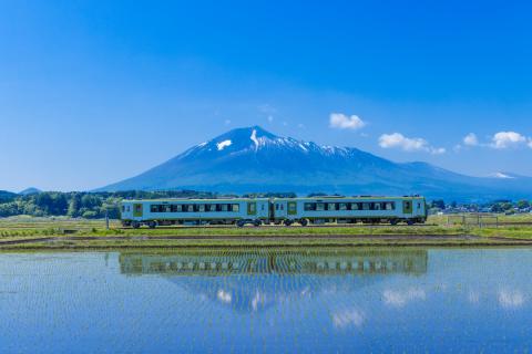 花輪線と岩手山