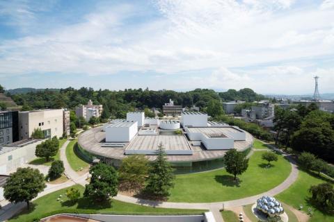 金沢観光の人気スポット、 金沢 21 世紀美術館の魅力に迫る