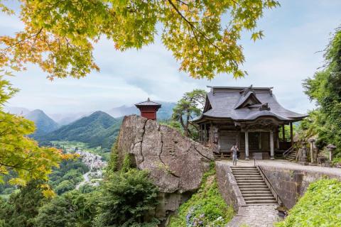 【山形県山形】里山の絶景に心が整う。天空の古刹「山寺」を参拝