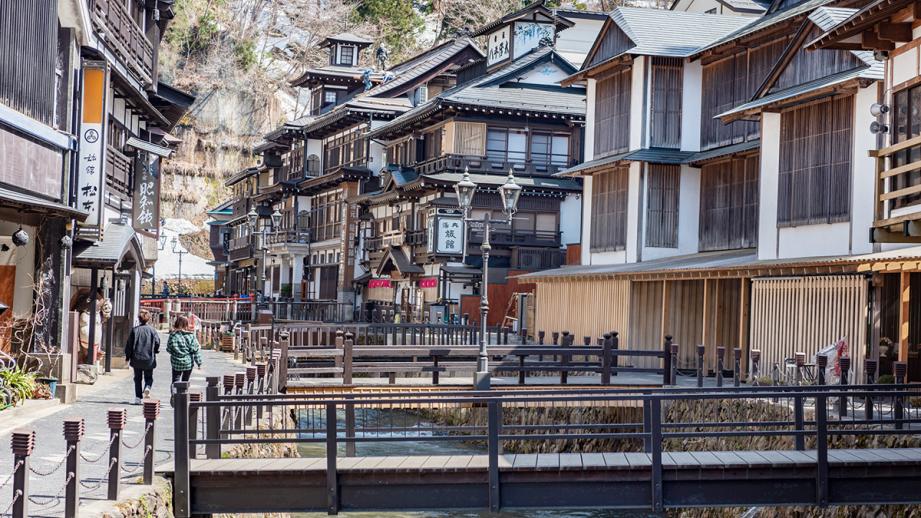 銀山温泉のノスタルジックな街歩きとグルメを満喫！おすすめ散策コース