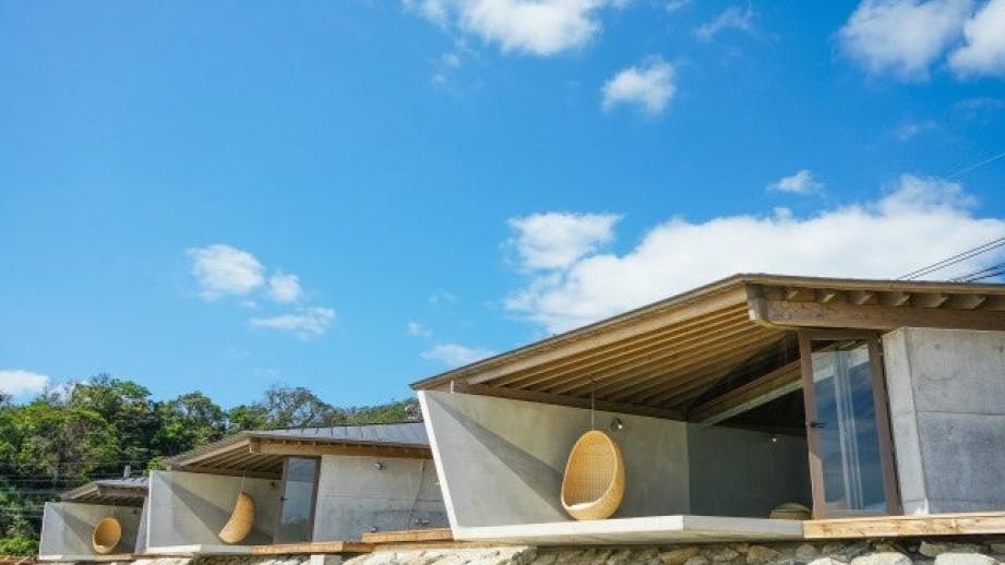 奄美大島の「伝泊」が国際的なエコラベル「グリーンキー」取得