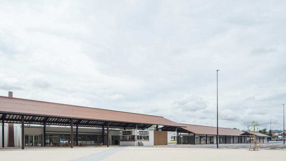 「道の駅西条のん太の酒」の外観