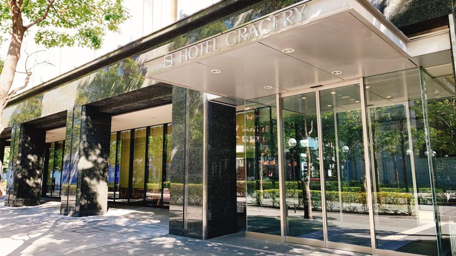 スタイリッシュな雰囲気の「ホテルグレイスリー田町」の外観