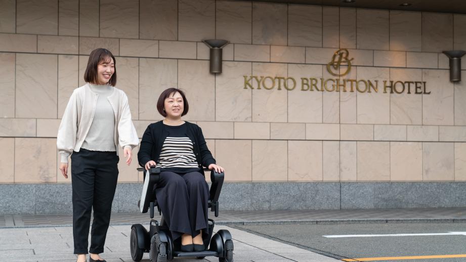 近距離モビリティWHILLのレンタルサービスを開始する浦安ブライトンホテル東京ベイと京都ブライトンホテル