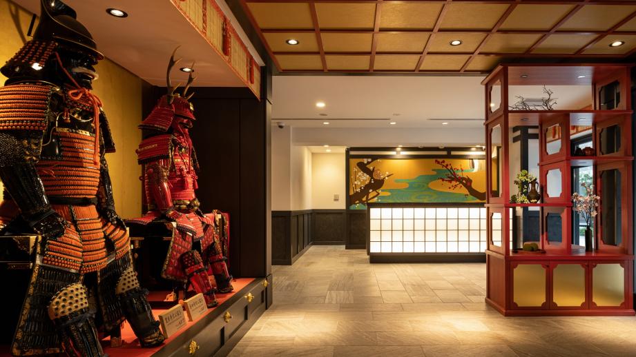 「MIMARU大阪 心斎橋NORTH」のロビーエントランス。館内に入ると、タイムスリップしたかのような空間が広がります