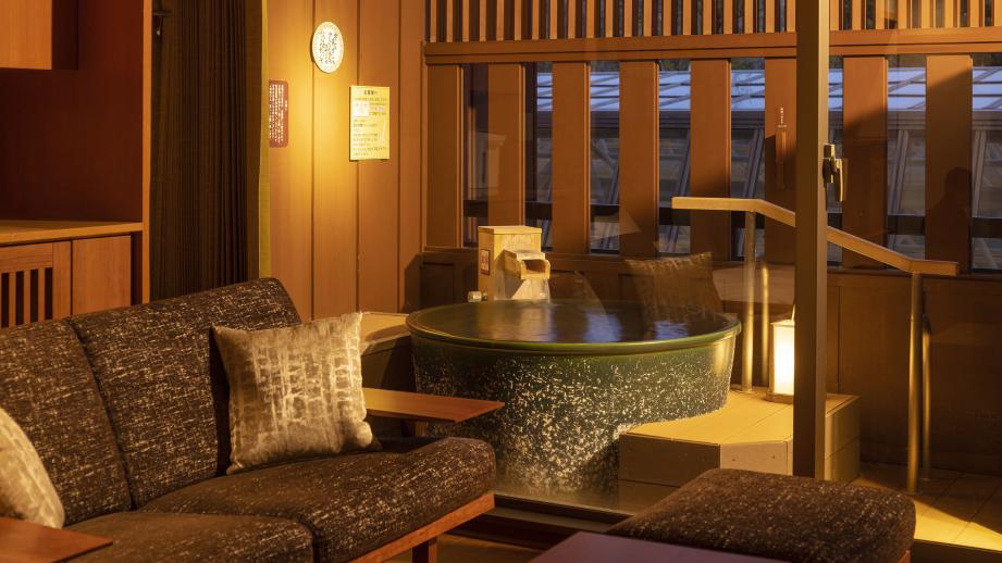 「白雲の館」の24室をリニューアルし、露天風呂付き客室を44室に増室。