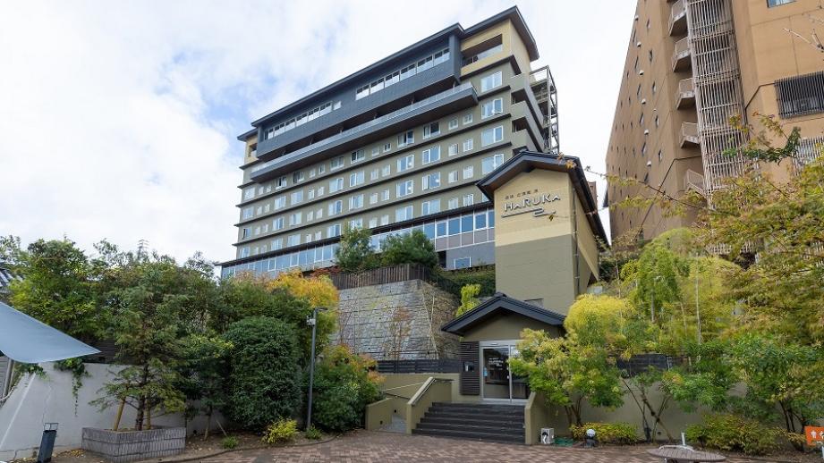 道後温泉を持続可能なまちへ。先陣を切って生まれ変わった環境型ホテル【ホテル古湧園 遥】