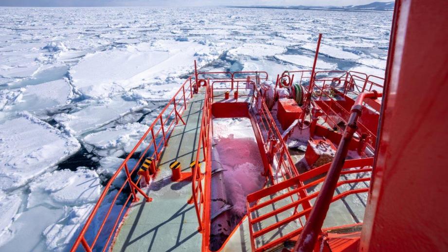 ガリンコ号とオホーツクタワー