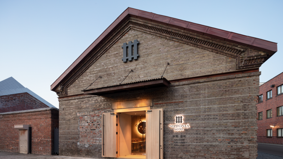 「HOTEL NIPPONIA 函館 港町」のエントランス