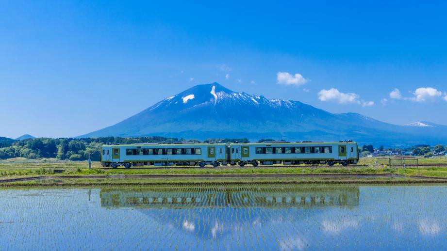 花輪線と岩手山