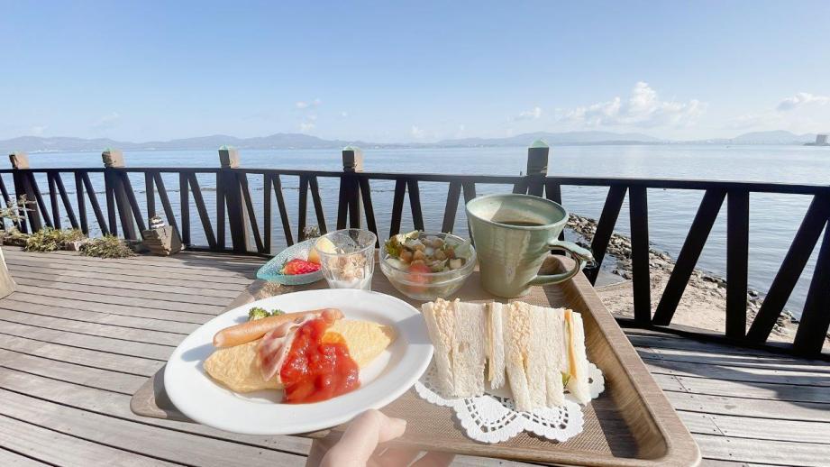 宍道湖沿いレイクビューの絶景カフェでいただく贅沢モーニング！｜松江市