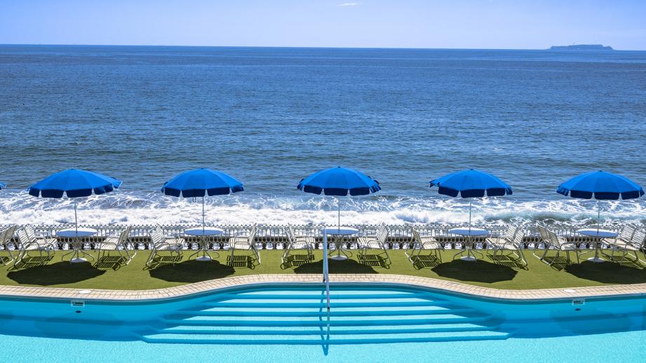 リニューアルされたプールサイド