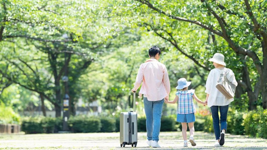 楽天トラベル夏の旅行予約は約 1.3 倍！連休以外のオフピーク旅行が好調、非日常 のリトリート旅も人気！