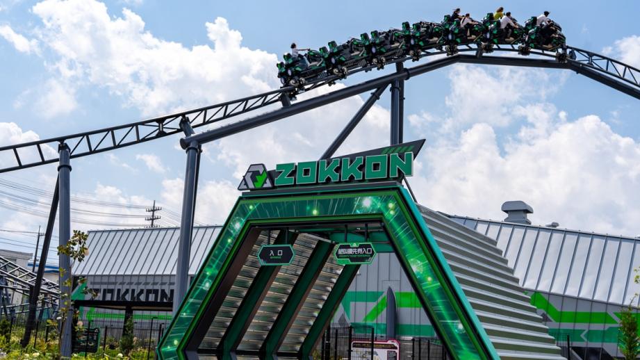 富士急ZOKKON入口前乗り物の様子