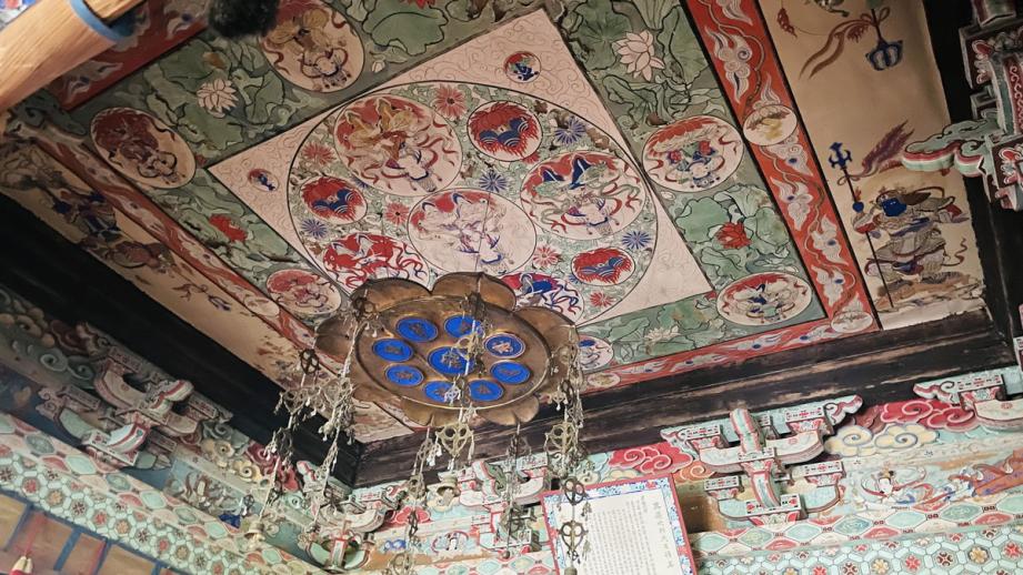 西の高野山ともいわれる島根県の「高野寺」。200 年前の色鮮やかな天井絵が圧巻！