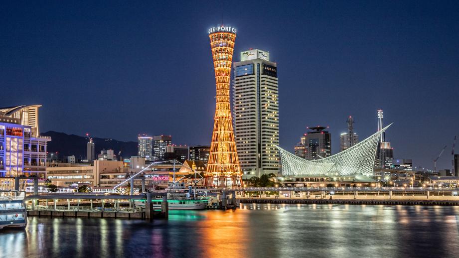 「神戸ポートタワー」のライトアップが約2年3カ月ぶりに復活