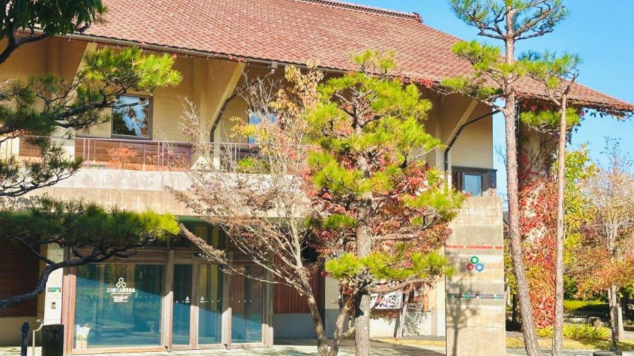 石川県が誇る美術工芸品「九谷焼」の専門美術館を訪問。