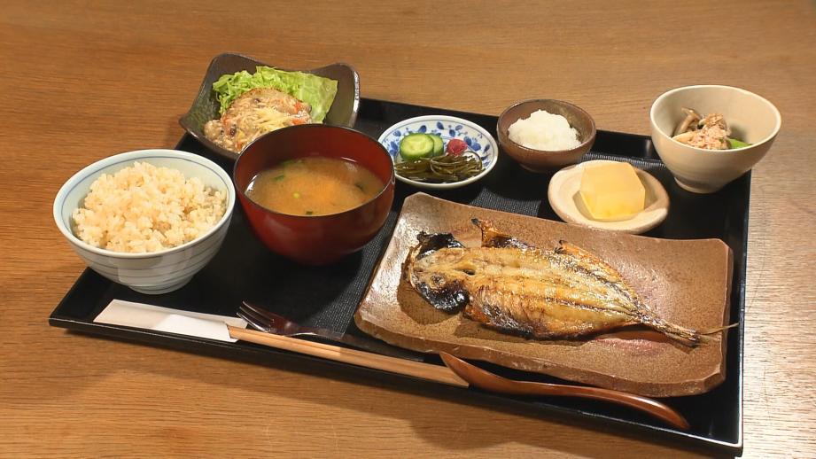 【沼津・ひもの和助】沼津で干物食べるなら! カフェのような空間で脂テカテカ“天日干し”真アジ