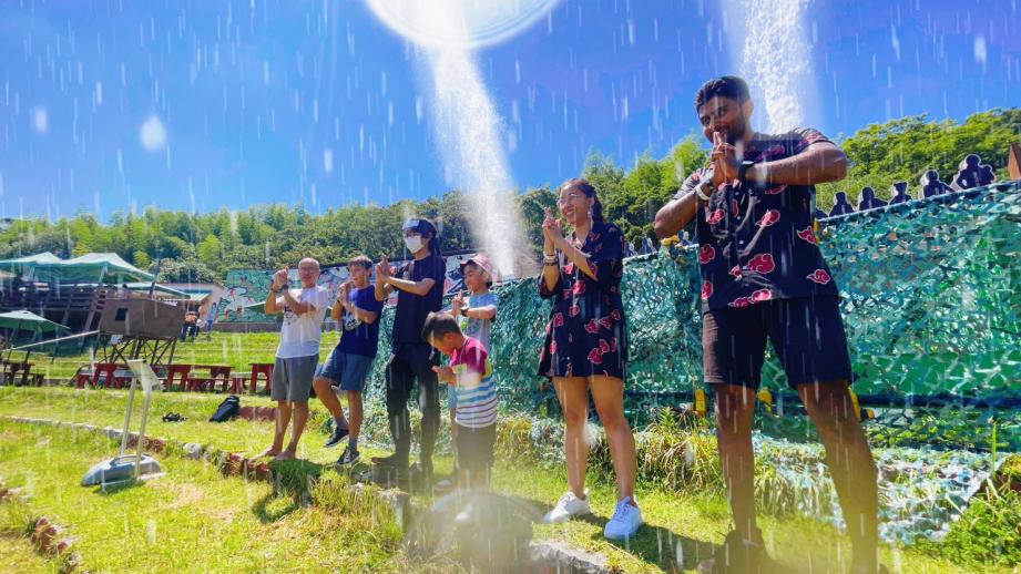 水しぶきでびしょ濡れ爽快！ 淡路島「ニジゲンノモリ」で夏イベント開催