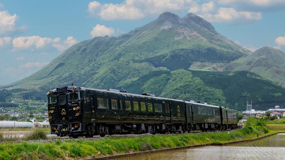 特急「かんぱち・いちろく」号